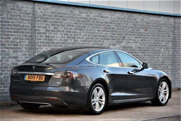 TESLA MODEL S 85 7 SEATER